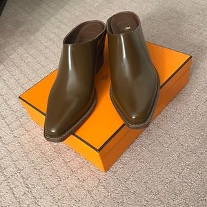 Fendi cut leather mules